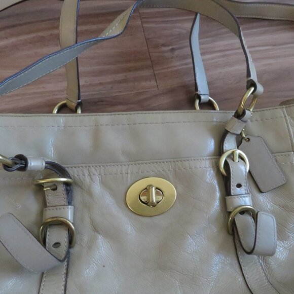 COACH Chelsea Taupe Tan Patent Leather Turnlock Shoulder Zip Up Tote Bag - Picture 3 of 15